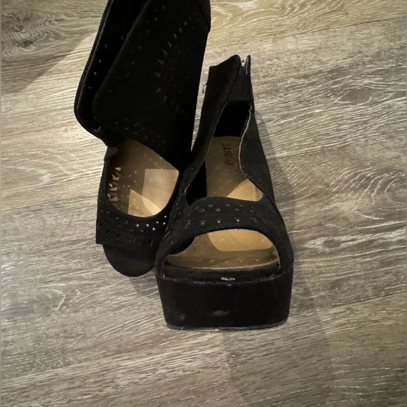 JUST FAB CUT OUT PEEP TOE HEELS - Picture 5 of 5